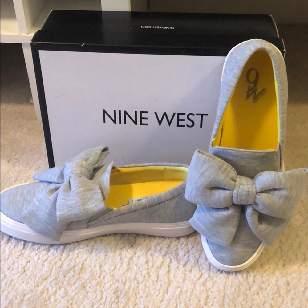 Nine West bow slide on tennis shoes size 8 1/2